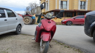 Otomobille çarpışan elektrikli motosikletin sürücüsü yaralandı