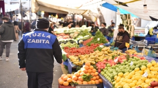 Tuzla’daki pazarlarda etiketsiz ürün denetimi