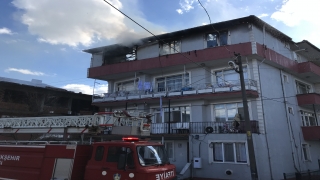 Sakarya’da çıkan yangında Suriyeli ailenin kaldığı ev kullanılamaz hale geldi