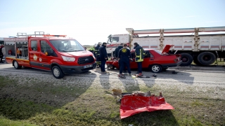 Kırklareli’nde otomobil ile kamyon çarpıştı: 2 ölü