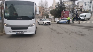 Gebze’de midibüs ile otomobil çarpıştı: 1 yaralı