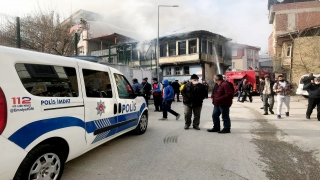 Bursa’da metruk binada çıkan yangın söndürüldü