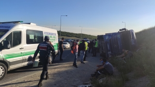 Kocaeli’de devrilen tırın şoförü öldü