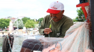 Tekirdağ’da küçük tekne balıkçıları deniz salyasının bitmesini bekliyor