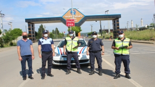 Söğütlü’de jandarma ve zabıtadan servis aracı denetimi