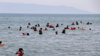 Tekirdağ’da sıcak havadan bunalanlar sahillerde yoğunluk oluşturdu