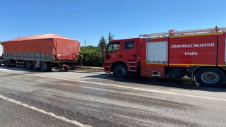 Kırklareli’nde seyir halindeki tırda çıkan yangın maddi hasara neden oldu.