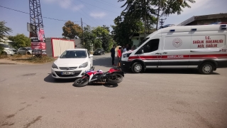 Kocaeli’de otomobille çarpışan motosikletin sürücüsü yaralandı