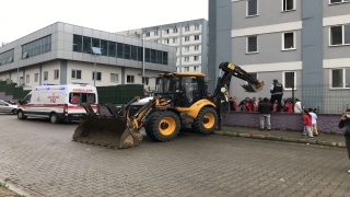 Sakarya’da havalandırma boşluğunda sıkışan işçi kurtarıldı