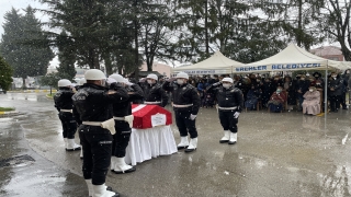 Sakarya’da kalp rahatsızlığı nedeniyle ölen polis için tören düzenlendi