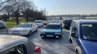 İstanbul’da asfalt çalışması trafik yoğunluğuna neden oldu