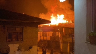 Balıkesir’de çıkan yangında iki ev kullanılamaz hale geldi