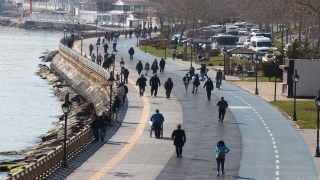 Tekirdağ’da kent sakinleri güneşli havanın tadını çıkardı