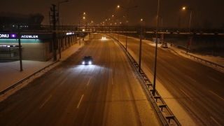 Bursa’da kar yağışı etkili oluyor