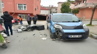 Kocaeli’de hafif ticari araçla çarpışan motosikletin sürücüsü yaralandı