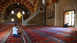 Polis memuru görev yaptığı şehirlerdeki insanların yaşamını fotoğraflıyor