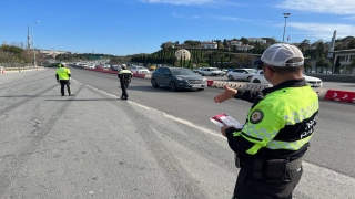 İstanbul Emniyeti’nden trafik ihlallerine kırmızı düdük