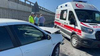 Kocaeli’de bariyere çarpan otomobildeki 1 kişi yaralandı 