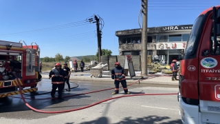 Sakarya’da yapı malzemesi satılan iş yeri yangında hasar gördü