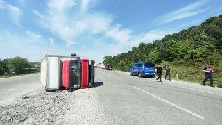 Kocaeli’de kamyonetle çarpışan otomobildeki 4 kişi yaralandı