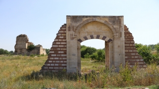 Edirne Sarayı’nın kalıntılarında kazı çalışmaları sürüyor