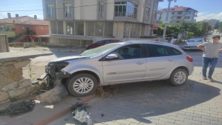 Balıkesir’de otomobille cip çarpıştı, iki kişi yaralandı