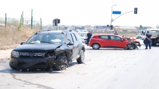 Tuzla’da iki otomobilin çarpıştığı kazada sürücüler yaralandı