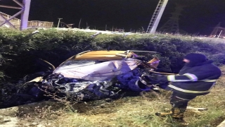 Çanakkale’de köprü ayağına çarpan otomobilin sürücüsü öldü