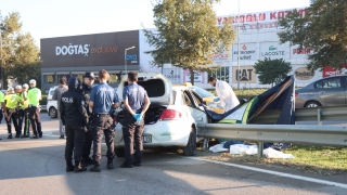 Bursa’da bariyere çarpan otomobilin sürücüsü hayatını kaybetti