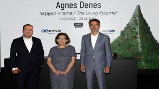 Agnes Denes’in ”Yaşayan Piramit”i Sakıp Sabancı Müzesi’nde sanatseverlerle buluşacak