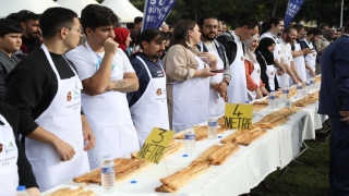 Bursa Gastronomi Festivali’nde ”En uzun börek yeme yarışması” düzenlendi