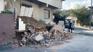 Ümraniye’de bahçe duvarının altında kalan kadın yaralandı