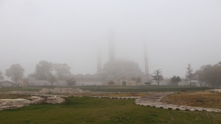 Edirne’de tarihi yapılar sis altında kaldı