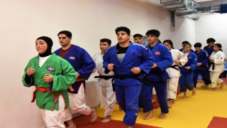 Okullarındaki yetenek taramasında seçildikleri judo ve kuraşta başarıya odaklandılar