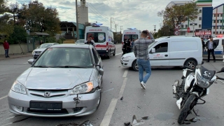 Kocaeli’de otomobille çarpışan motosikletteki 2 kişi yaralandı