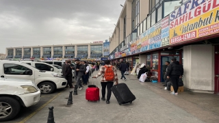 İstanbul’da ara tatil dönüşü otogardaki yoğunluk devam ediyor