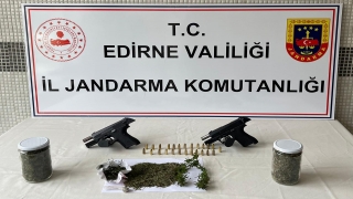 Edirne’de bir evde 300 gram esrar ve 2 tabanca ele geçirildi