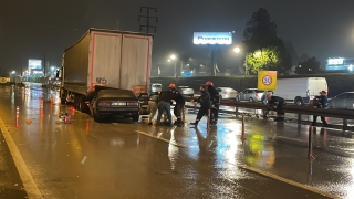 Kocaeli’de tıra çarpan otomobildeki 4 kişi yaralandı