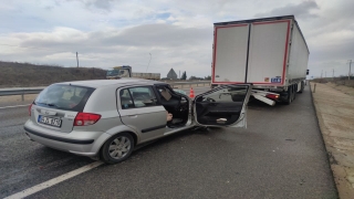 Tekirdağ’da tır ile otomobilin çarpıştığı kazada 2 kişi yaralandı