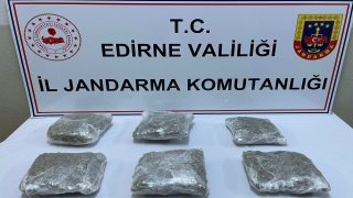 Edirne’de 4 kilo 500 gram esrar ele geçirilen otomobildeki 3 şüpheli gözaltına alındı