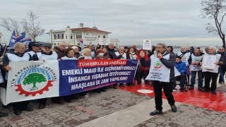 Kadıköy’de emeklilerden ”en düşük maaş asgari ücret düzeyinde olsun” talebi