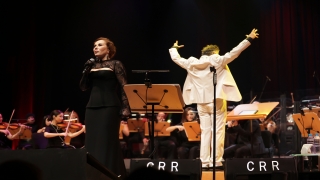 Zuhal Olcay, Cemal Reşit Rey Konser Salonu’nda sahne aldı