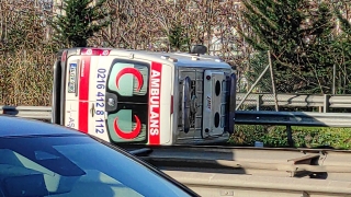 Ataşehir’de özel ambulans devrildi