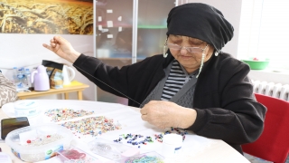 Berra nine 70 yıl önce mezun olduğu okul binasında takı tasarlıyor