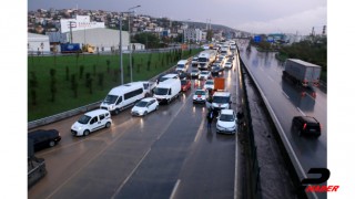 Kocaeli’de sağanak D100 kara yolu İstanbul istikametinde ulaşımı aksattı