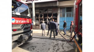 Sakarya’da mobilya boyahanesinde çıkan yangın hasara neden oldu