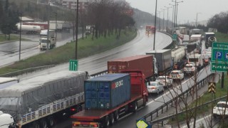 Anadolu Otoyolu’nda zincirleme trafik kazasında 4 kişi yaralandı