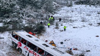 GÜNCELLEME İstanbul’da yolcu otobüsü şarampole yuvarlandı, iki kişi hayatını kaybetti