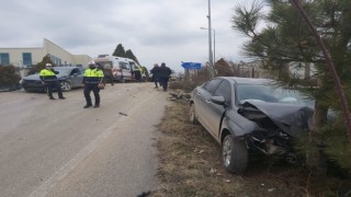 Bilecik’te çarpışan iki otomobilin sürücüleri yaralandı