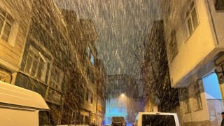 İstanbul’da kar yağışı sabah saatlerinde etkisini artırdı